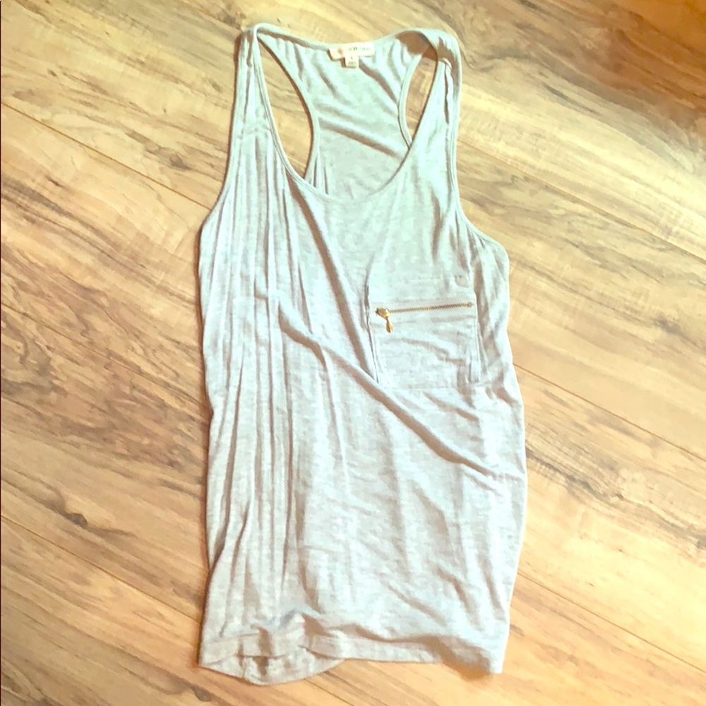 Light gray tank